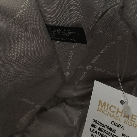 New Michael Kors Ciara messenger bag - Picture 8 of 8